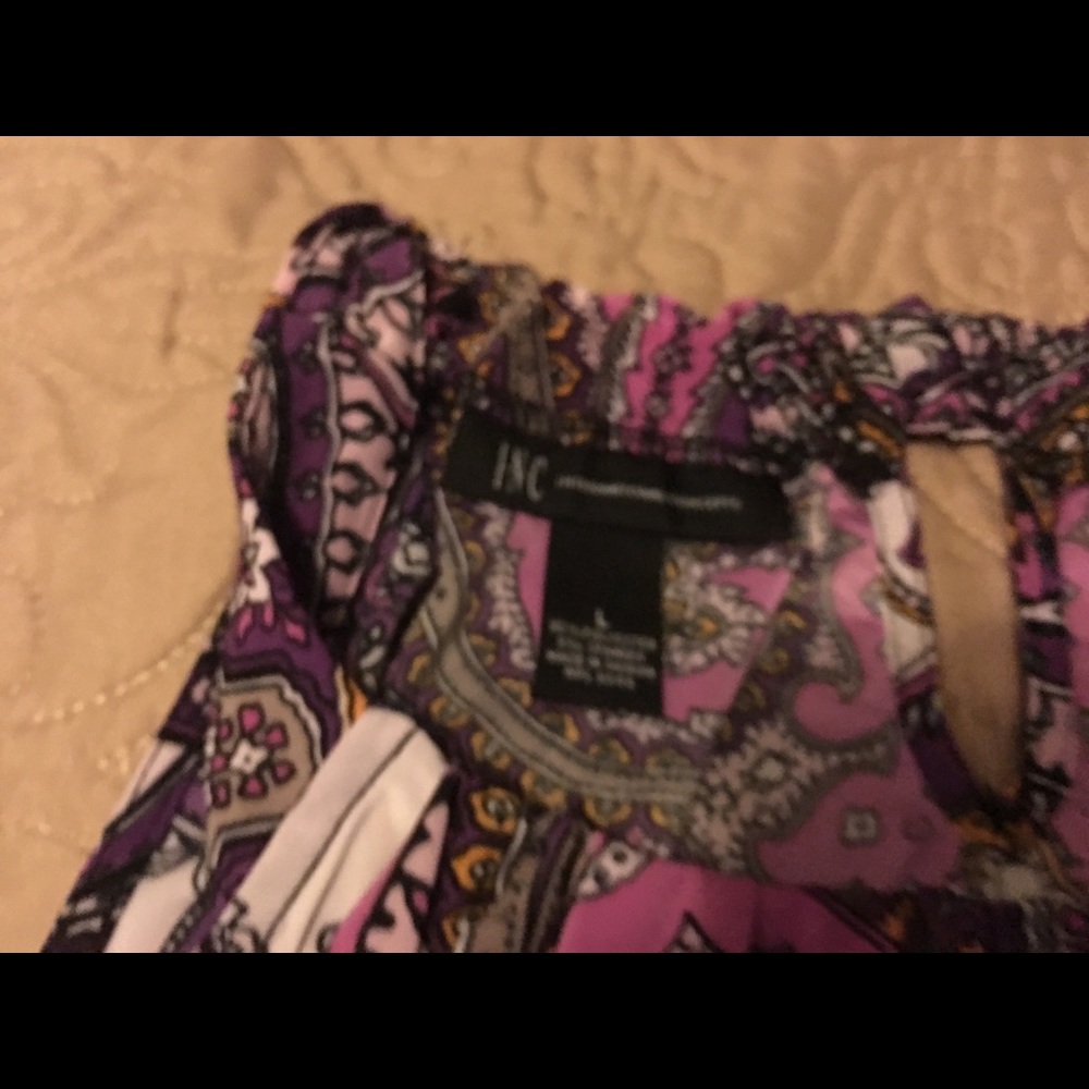 Beautiful Top, Two Button Back Closure - image 4